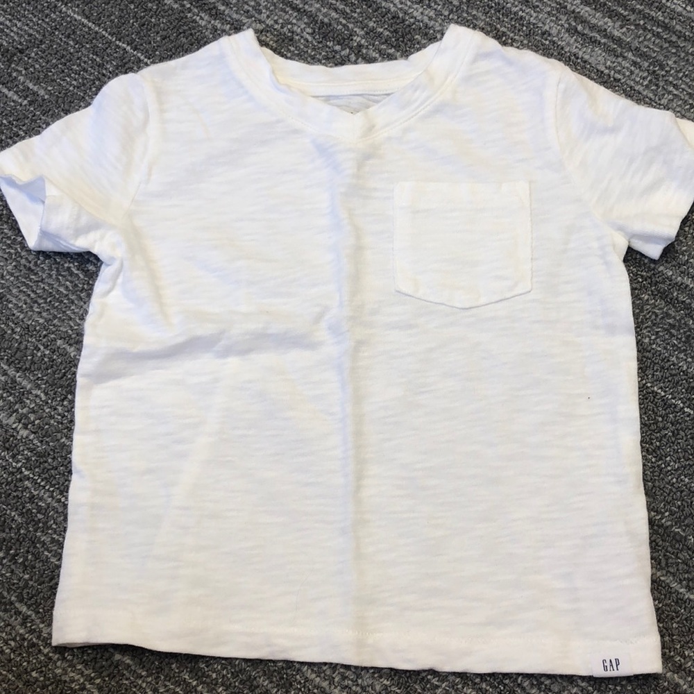 GAP t shirt size 2T excellent condition